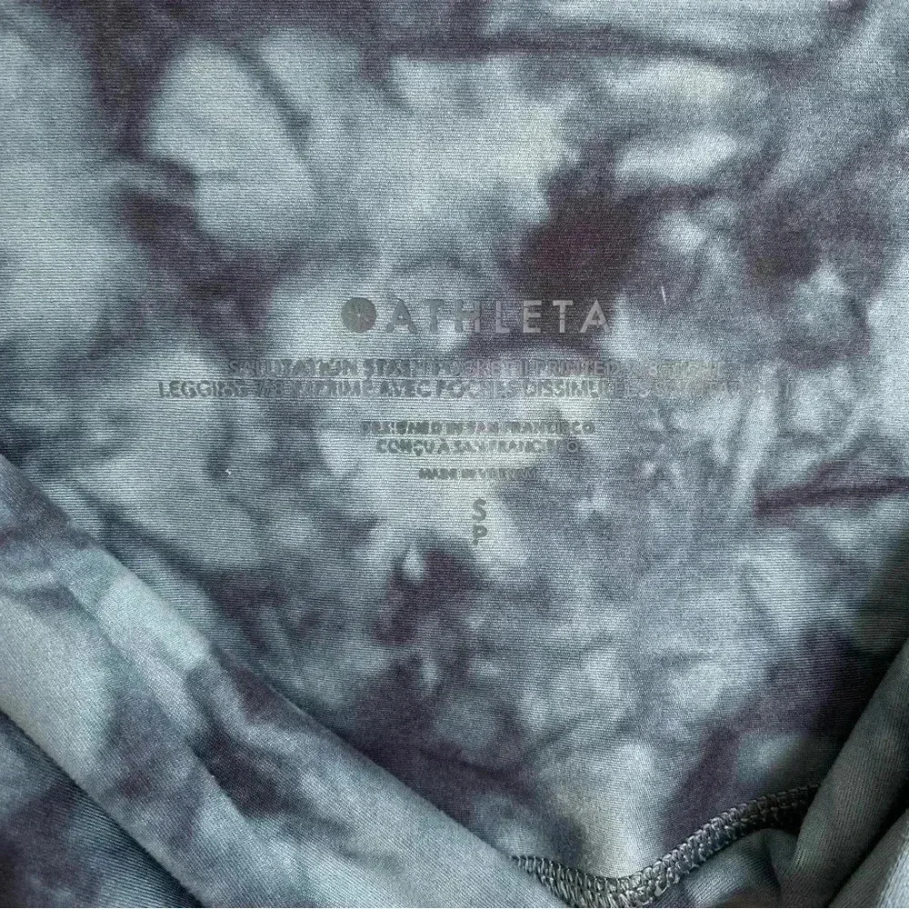 ATHLETA TIE DYE SALUTATION 7/8 TIGHT IN POWERVITA Size Small - Picture 3 of 4
